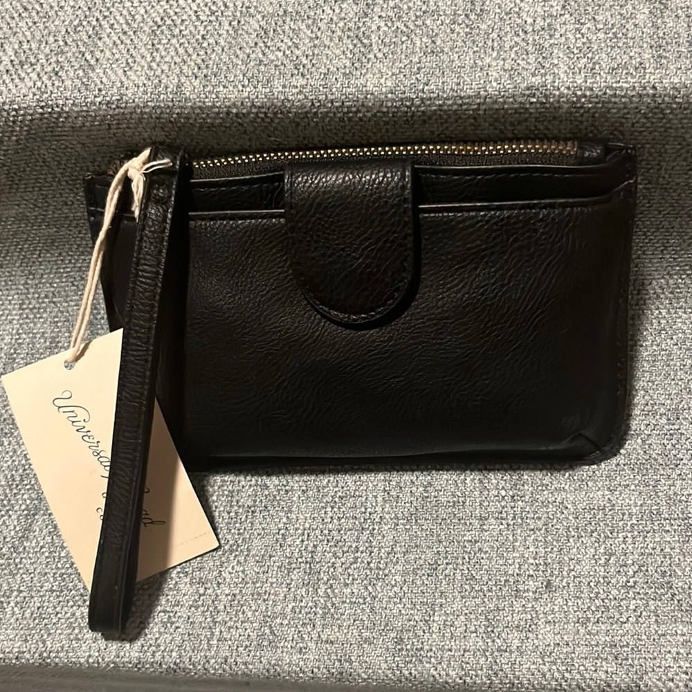 🖤✨NWT Universal Thread Zip Closure Wristlet In Black✨🖤
